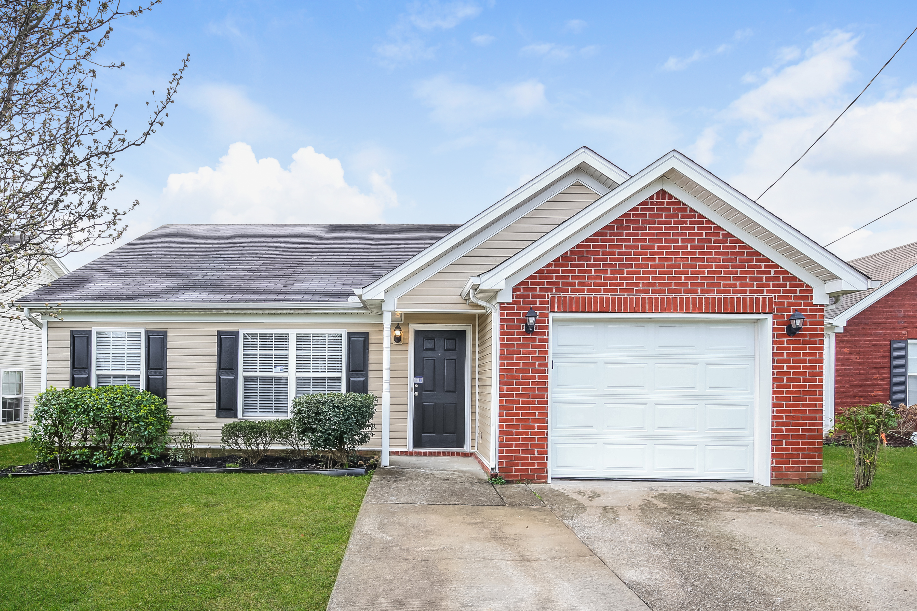 1112 Sima Shabat Ct La Vergne, TN 37086
